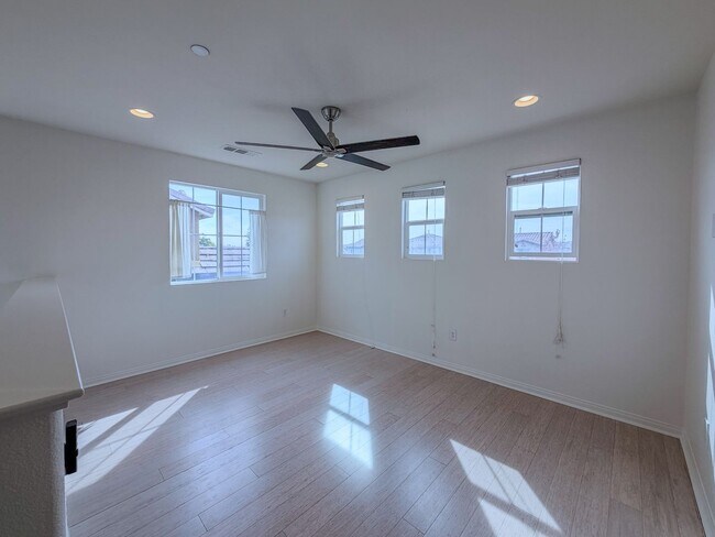 Building Photo - 529 Tiber River Way