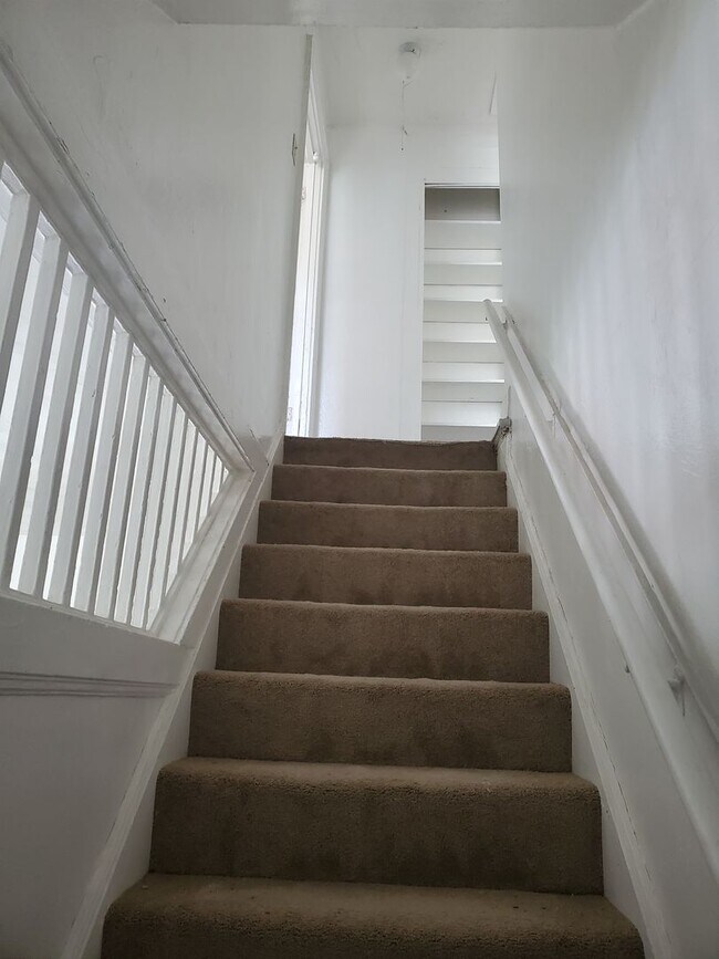 Building Photo - 20-20 Farragut St