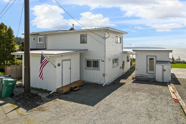 Building Photo - 260 E Driftwood Shores Rd