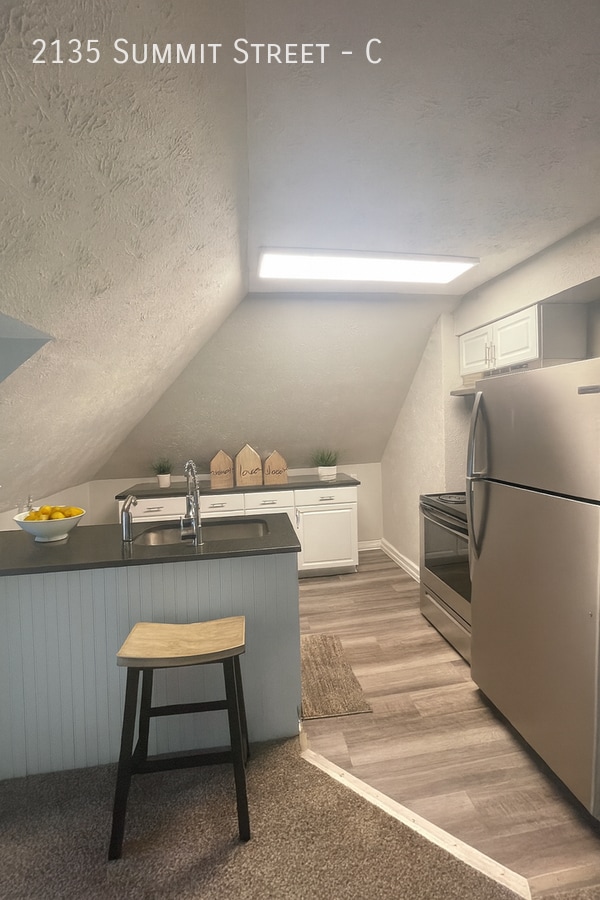 Building Photo - 2135 Summit St