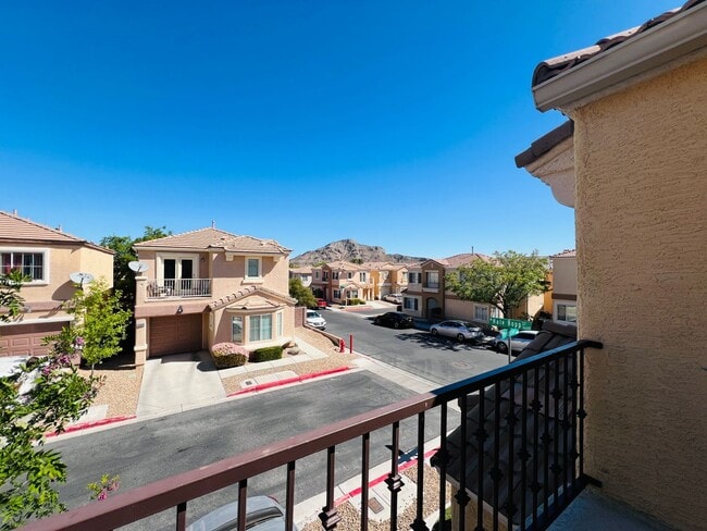 Building Photo - Charming 3-Bedroom Home in a Vibrant Commu...