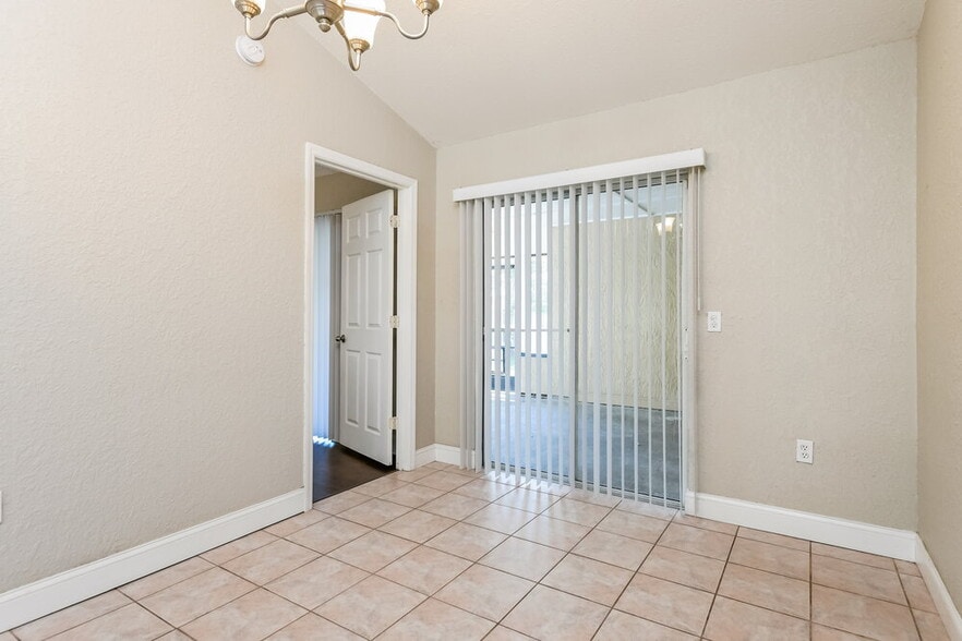 Building Photo - 264 Daisy Estates Dr