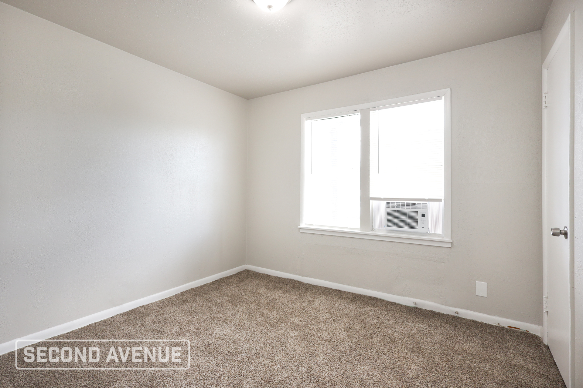 Building Photo - 3701 Woodside Dr