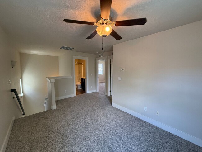 Building Photo - Spacious 3 Bedroom Home with Main-Level Primary Suite in Greenbriar Commons