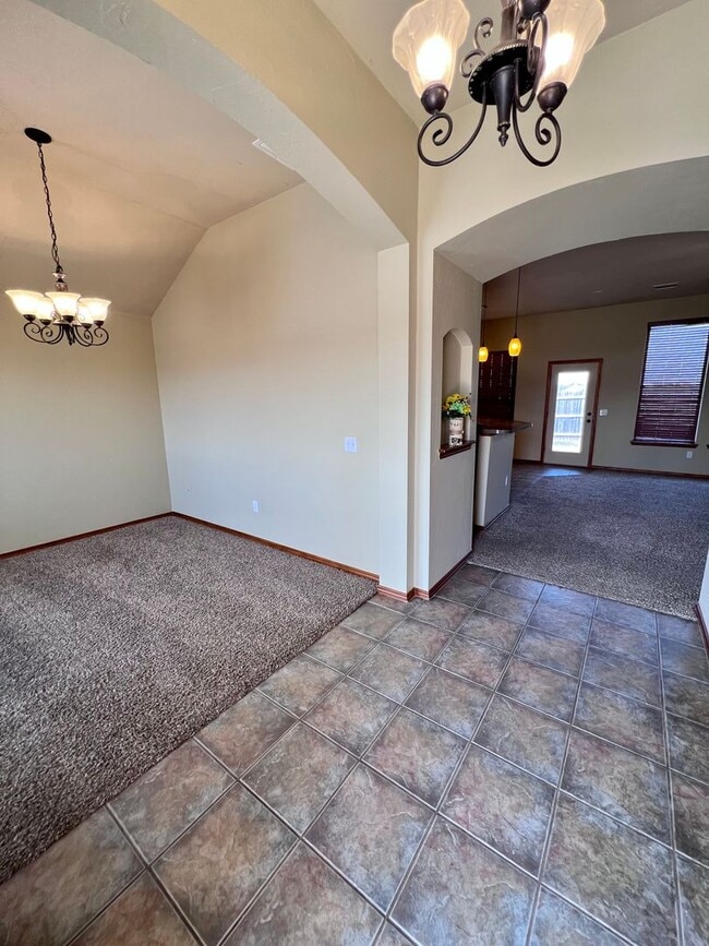 Building Photo - Beautiful home in Heatherwood addition in Moore!