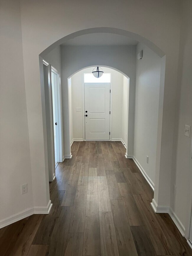 Building Photo - Beautiful New Home