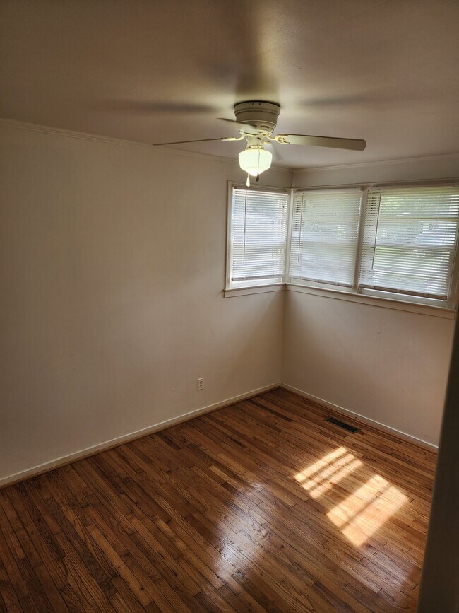 Building Photo - 2312 Briarfield Rd