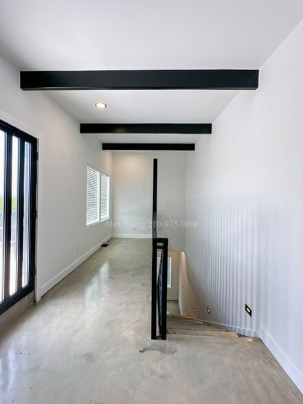 Building Photo - 218 S Olive St