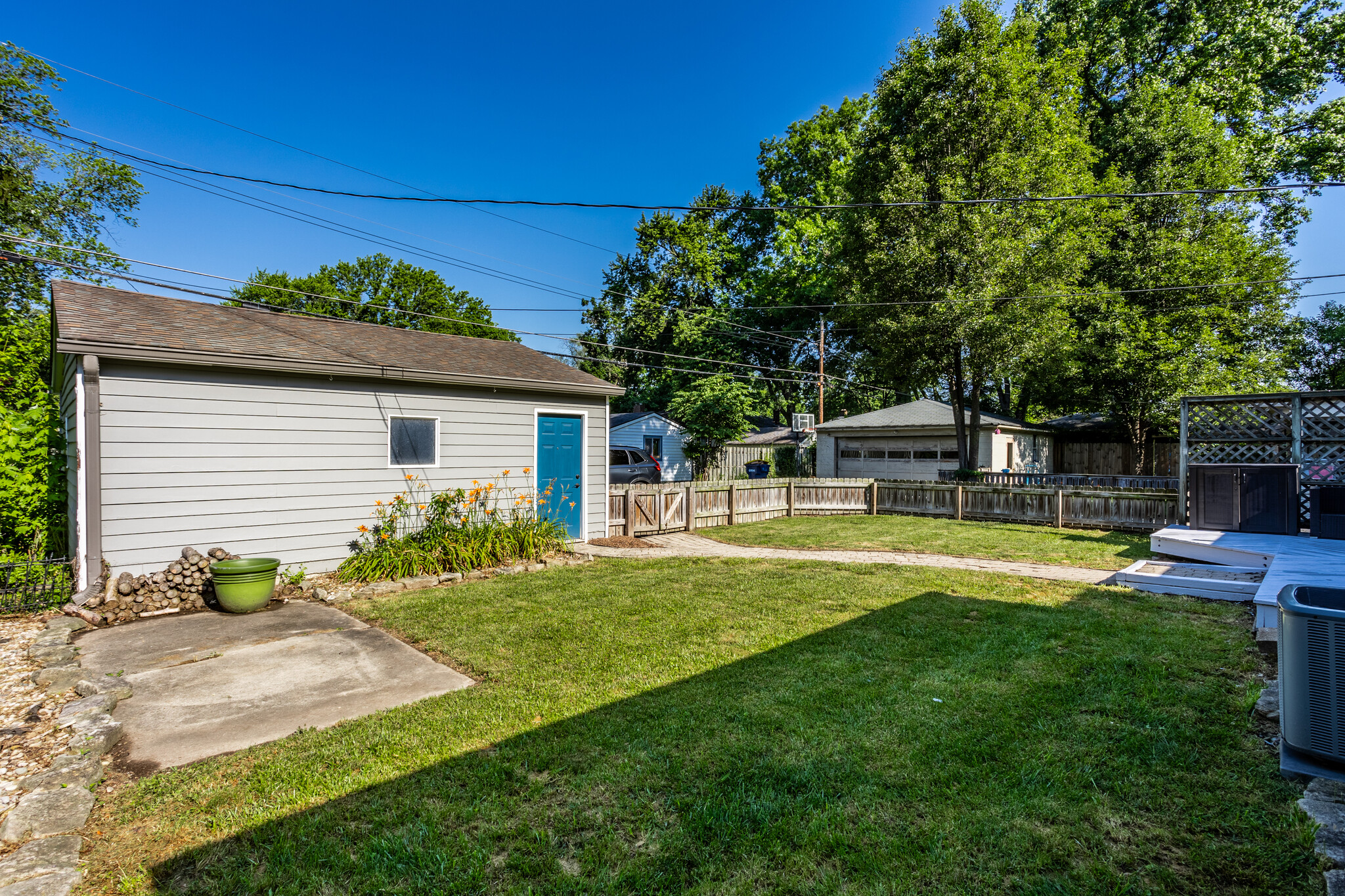 Building Photo - 5860 Primrose Ave