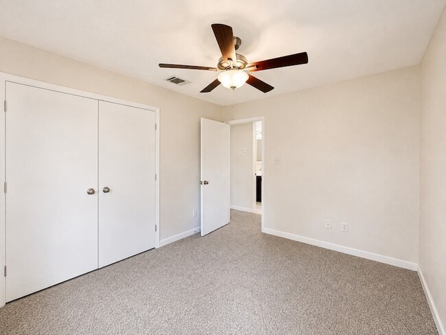 Building Photo - 1711 Dixon Ln