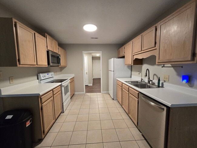 Building Photo - 2904 Rosemeade~Meadowbrook