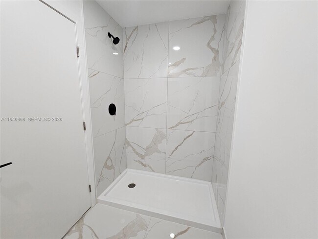 Building Photo - 215 NW 13th Pl