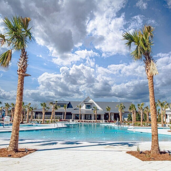 Building Photo - Lakeside Living in the Heart of Carnes Cro...