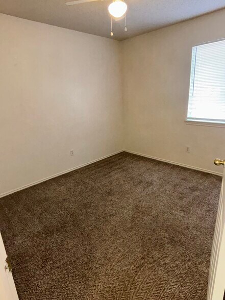 Building Photo - 2205 Garrett Dr