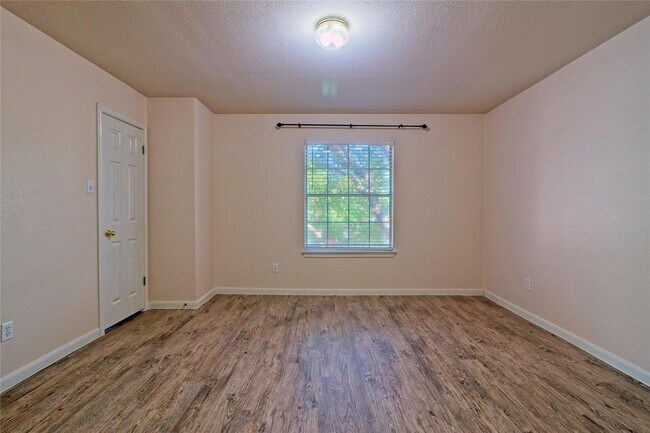 Building Photo - 8212 Fern Bluff Ave