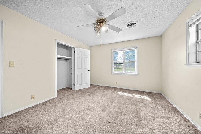 Building Photo - 100 Meadow Pl