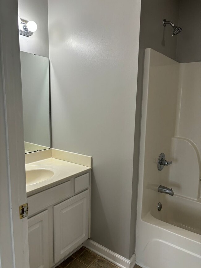 Building Photo - 2 bed / 2.5 bath Townhome ~ Carolina Bays ...