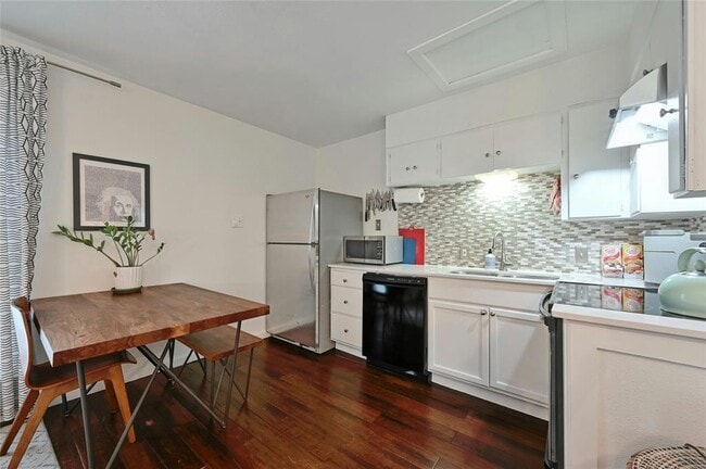 Building Photo - 1103 Kenwood Ave