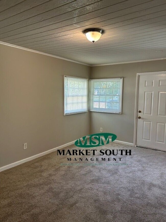 Building Photo - *REDUCED!!* BRICK RANCH OFF SKIDAWAY- AVAI...
