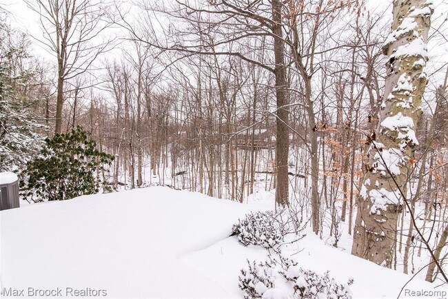 Building Photo - 31419 Sleepy Hollow Ln