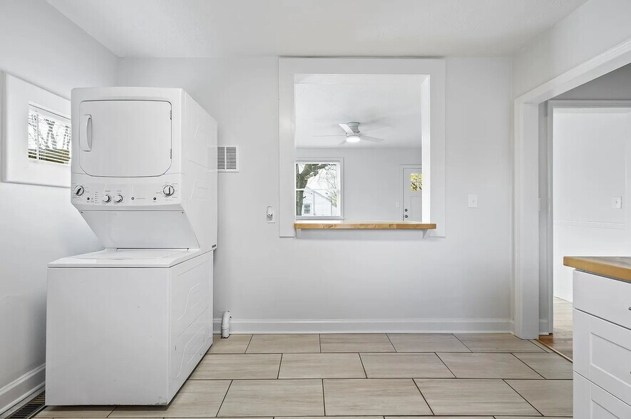 Building Photo - 1215 Emmett Ave