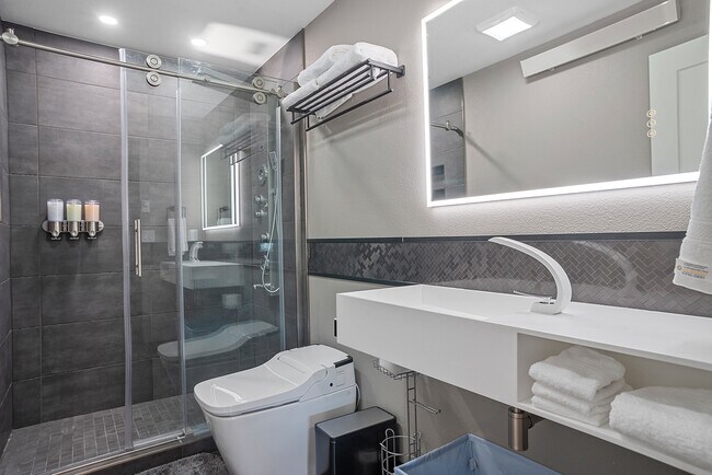 Building Photo - 5011 Charmwood Dr