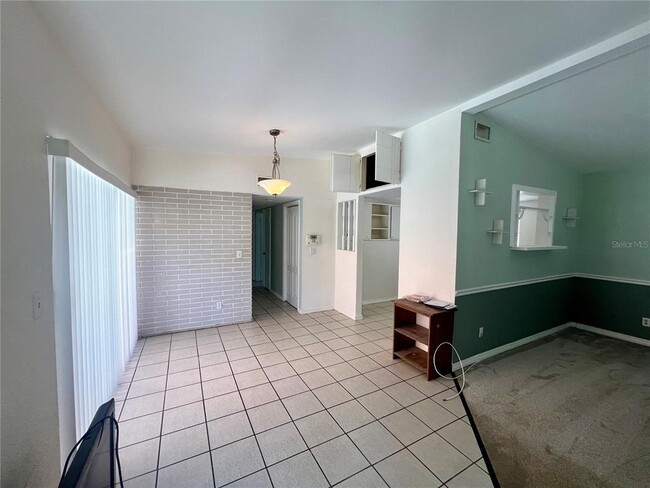 Building Photo - 2026 Burlington Ave N