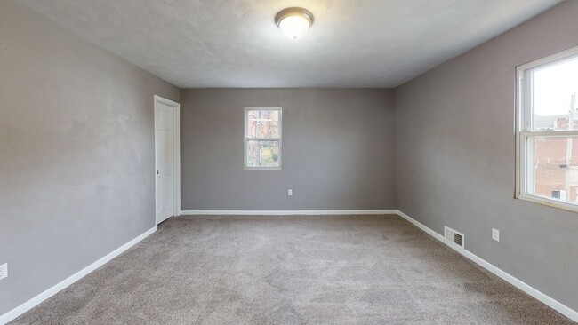 Building Photo - Renovated 2 Bed /1 Bath Single Family Home...