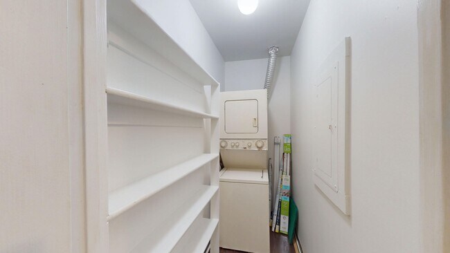 Building Photo - 1433 A St NE