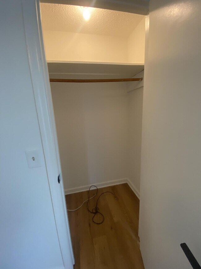 Building Photo - Charming 2 Bed, 1.5 Bath in the Heart of East Nashville