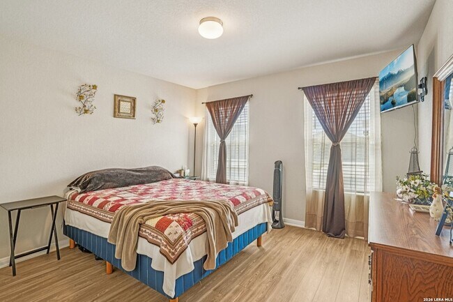 Building Photo - 633 Oleander Crk