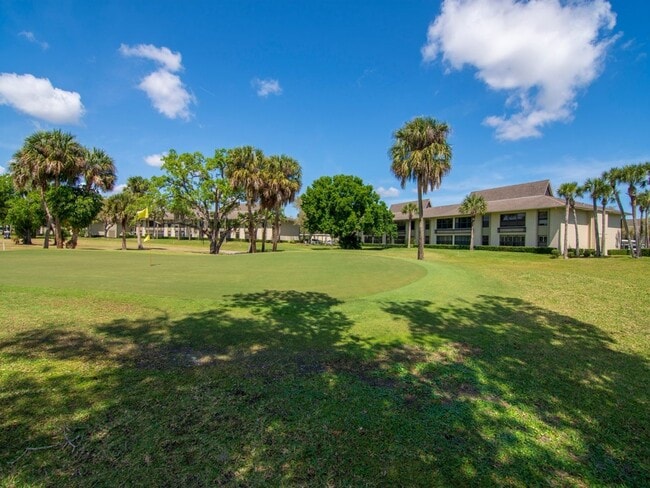 Building Photo - 28 Plantation Dr