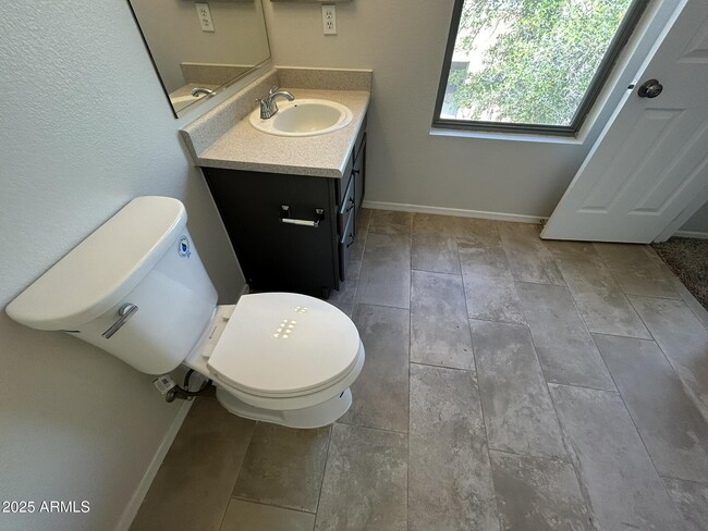 Building Photo - 2274 E Hazeltine Way