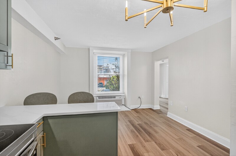 Building Photo - 224 E Garden St