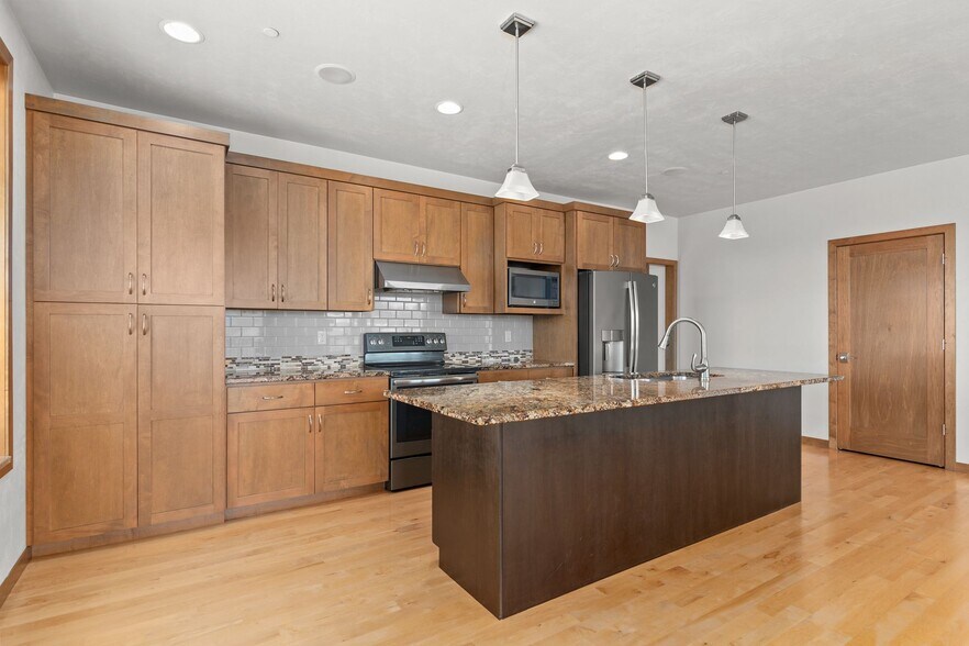 Building Photo - 1141 E Banta Ct