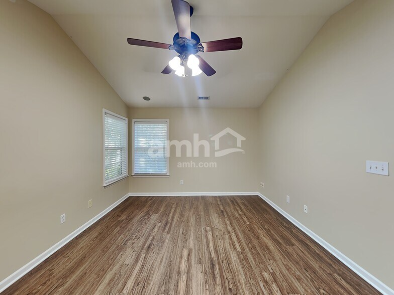 Building Photo - 15674 Birkdale Commons Pky