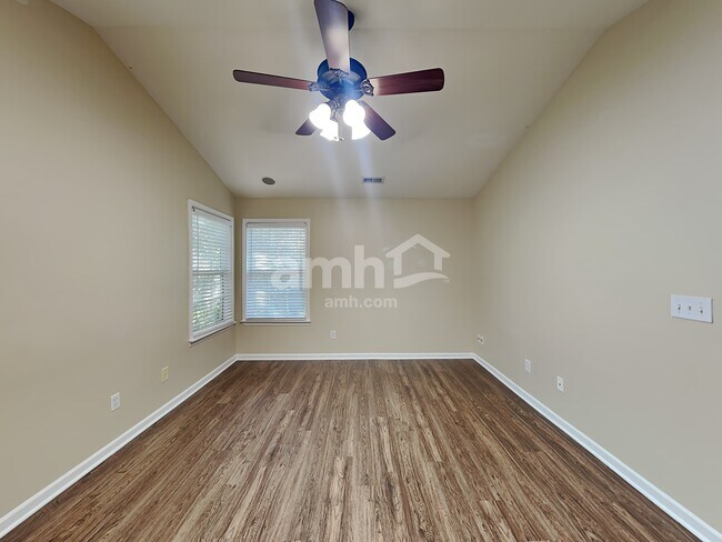 Building Photo - 15674 Birkdale Commons Pky