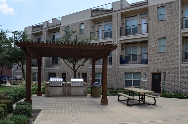 Outdoor Grill Area - 1304 Palm Canyon Dr