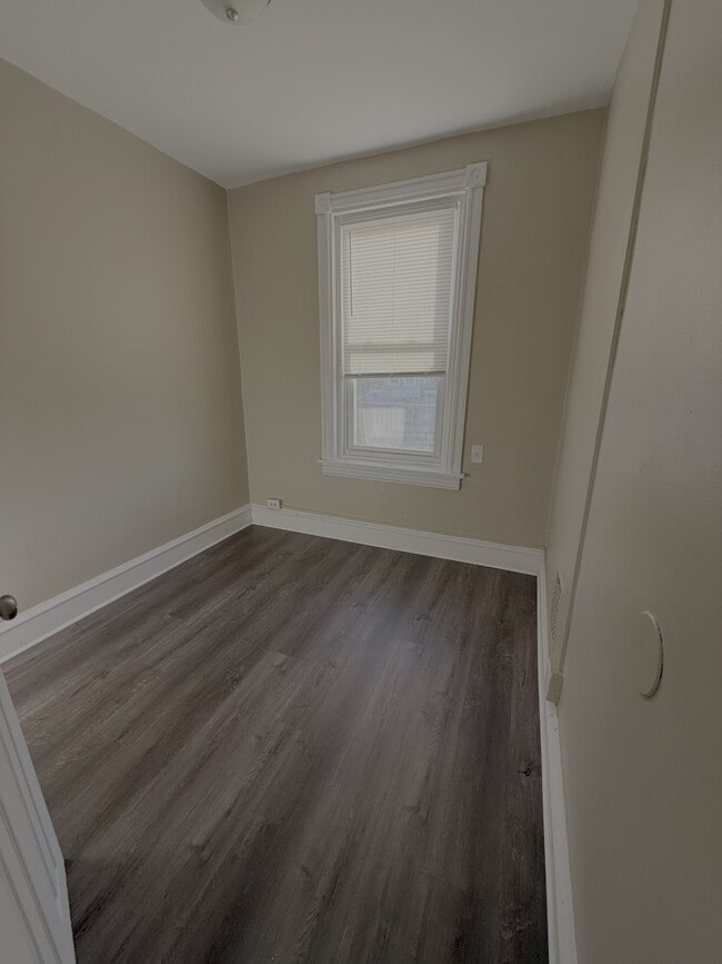 Building Photo - 1913 W 2nd St