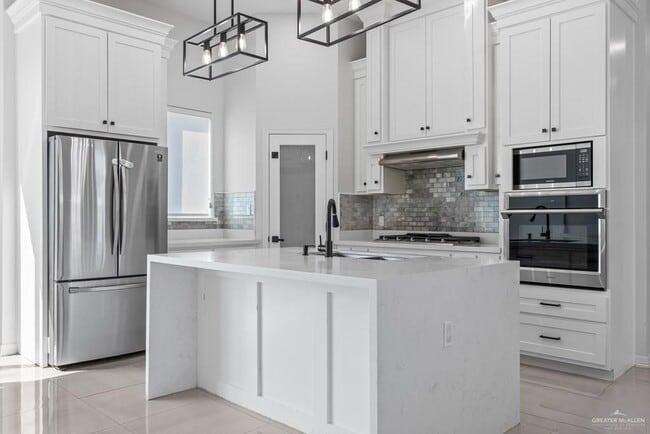 Building Photo - 16 Hana Dr