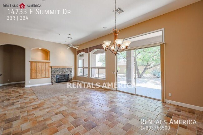 Building Photo - Beautiful 3-Bed/3-bath home in Fountain Hi...