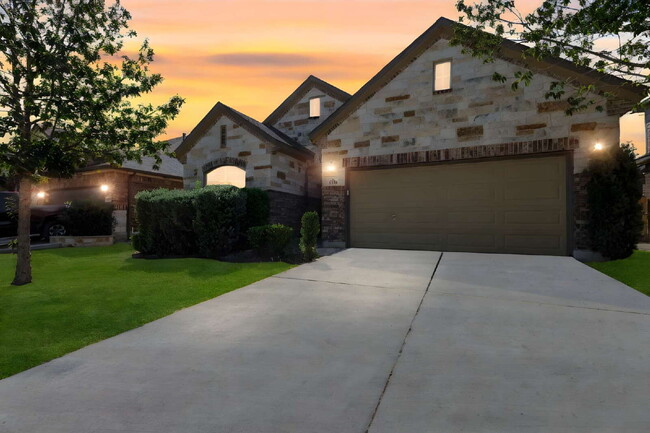 Primary Photo - "Charming 3-Bedroom Oasis with 2 Baths in ...