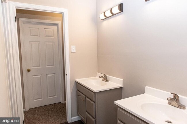 Building Photo - 54 Reliance Ct