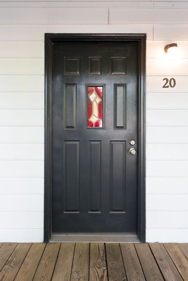 Building Photo - Convenient to campus and Five Points- Jamestown condo for rent