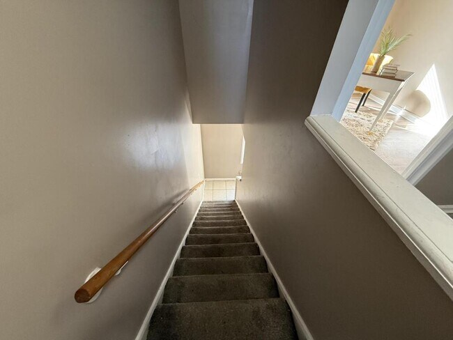 Building Photo - 1802 La Salle Pl