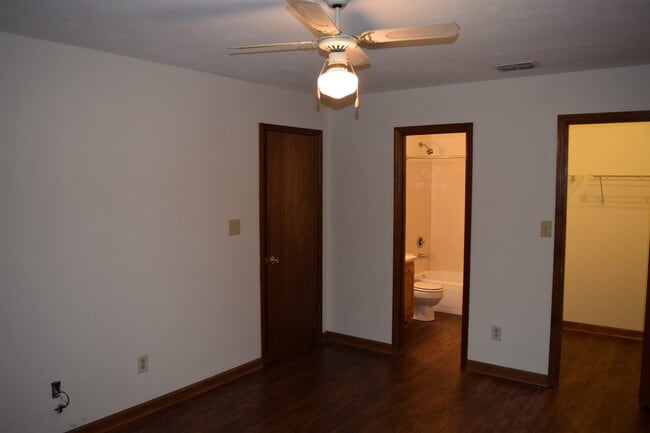 Building Photo - 2646 Millbank Dr