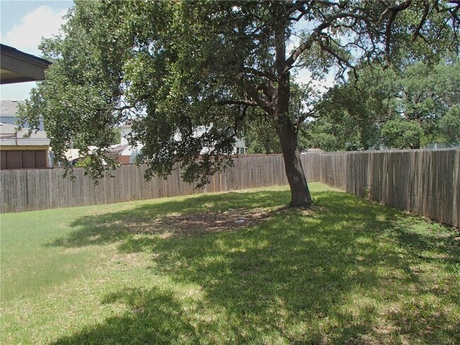 Building Photo - 224 Wildwood Dr