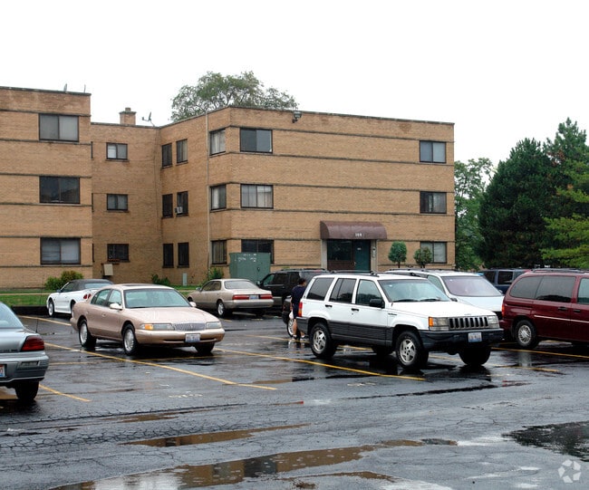 Primary Photo - Arbor Court Apartments