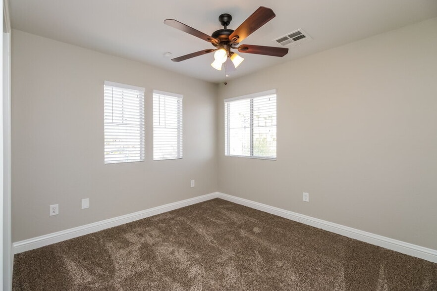 Building Photo - 2027 S 87th Pl