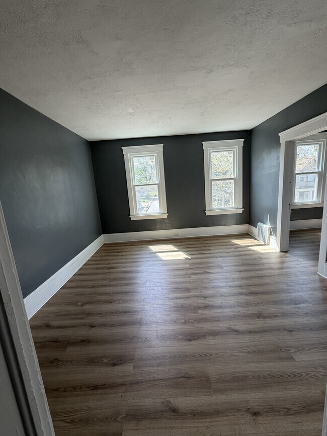 Building Photo - 1137 E 66th St
